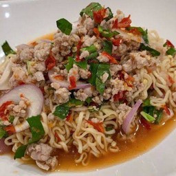 ยำมาม่าหมูสับ