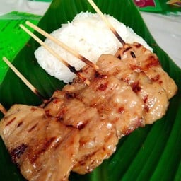 หมูปิ้งนมสดไม้เล็ก 10ไม้แถมฟรีข้าวเหนียว 1ห่อ