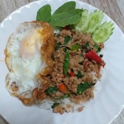 ข้าวกะเพราหมูสับไข่ดาว