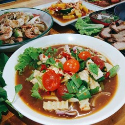 ยำไก่ยอไข่แดงเค็ม