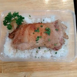 ข้าวหน้าไก่ย่างซีอิ๊ว