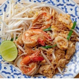 พร ผัดไทยเจ้าเก่า และตามสั่ง