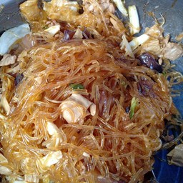 ผัดวุ้นเส้น