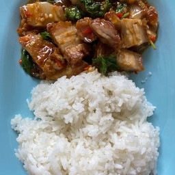 กะเพราหมูกรอบ