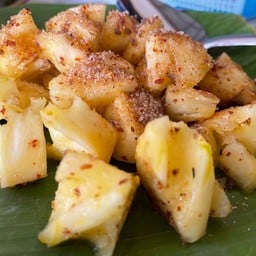 สับปะรดคลุกพริกเกลือ