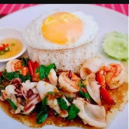 ข้าวกะเพราปลาหมึก