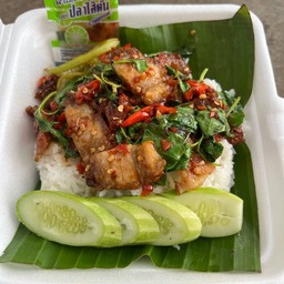 กระเพาหมูกรอบ