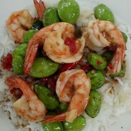 ข้าวราดสะตอผัดพริกกุ้ง