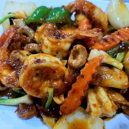 กุ้งผัดเม็ดมะม่วง