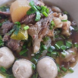อาหารตามสั่ง&ก๋วยเตี๋ยว หนองคอกหมู