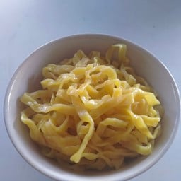 เส้นข้าวซอยลวก