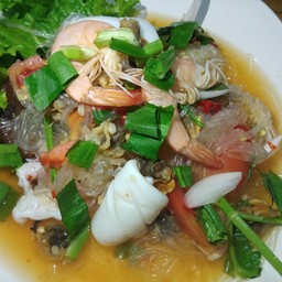 ยำวุ้นเส้นทะเลรวมแซ่บ