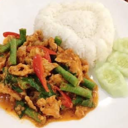 ข้าวผัดพริกแกงหมู,ไก่