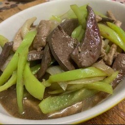 ข้าวผัดพริกหยวกตับ