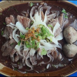 ก๋วยเตี๋ยวเนื้อสดน้ำตก