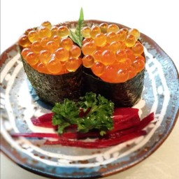 ซูชิไข่แซลมอน