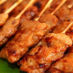 หมูปิ้งมันทณา ตรงข้ามสนามแบดมินตันธนานนท์