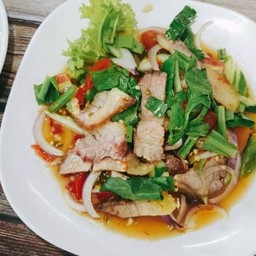 ยำเนื้อย่างแซ่บ