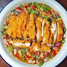 ยำไก่ทอดพิเศษ extra fried chicken spicy salad