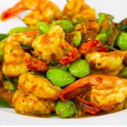 ผัดพริกเเกงกุ้งสดสตอ