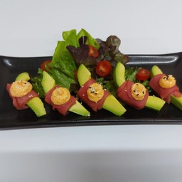 ทูน่าอโวคาโดซอสไข่กุ้ง