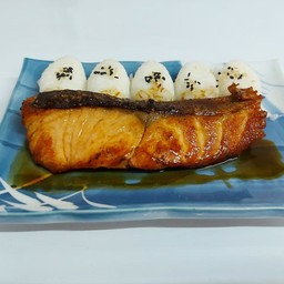 ข้าวแซลมอนย่าง