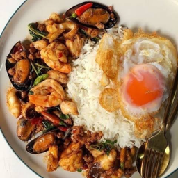 ข้าวกระเพราทะเล(ถาด)