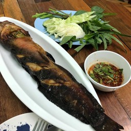 ปลาดุกย่างตัวใหญ่ หอมๆ