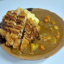 ข้าวแกงกะหรี่หมูทอดทงคัตสึ