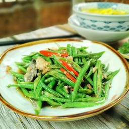 ผัดถั่วฝักยาวปลาอินทรีเค็ม