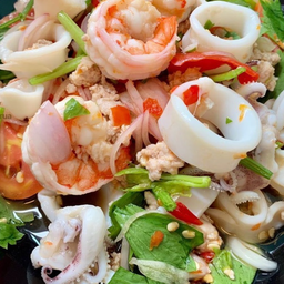 ยำทะเล กุ้ง หมึก