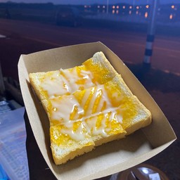 ไส้กรอก&ขนมปังปิ้ง&อิตตเลี่ยนโซดา ริมเขื่อน