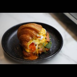 Croissant Benedict Smoked Salmon