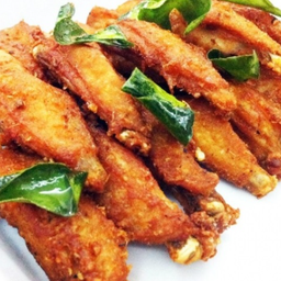ปีกไก่กลางทอดน้ำปลา
