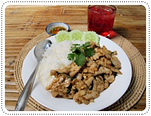 ไก่ทอดกระเทียม ราดข้าว