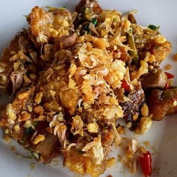 Fried Pork Ribs With Garlic And Chili