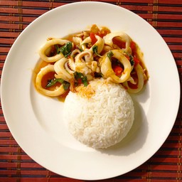 กระเพราปลาหมึก