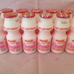 นมเปรี้ยวรสสตอเบอรี่ 1 โหล