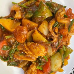 หมึกผัดพริกเผาไข่เค็ม