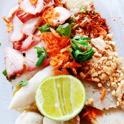 บะหมี่เหลืองหมูต้มยำแห้ง