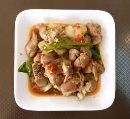 ผัดเครื่องในไก่