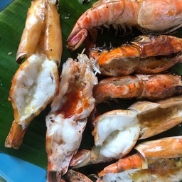กุ้งย่าง ครึ่งกิโล พร้อมน้ำจิ้มแซ่บส