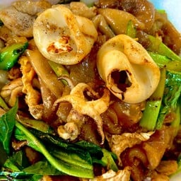 ผัดซีอิ๊วปลาหมึก