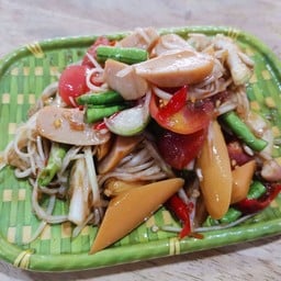 ตำไส้กรอกไก่หนังกรอบ