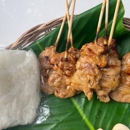 หมูปิ้ง 10 ไม้ แถมข้าวเหนียว 2 ห่อ