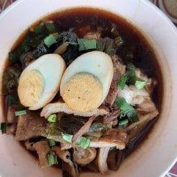 ร้านเจ๊แมวข้าวขาหมูหลังบิ๊กซีนวนคร