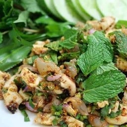 ข้าว ลาบปลาหมึก