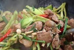 เครื่องในไก่ผัดพริกหยวก