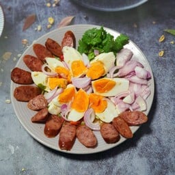 ยำกุนเชียงไข่เค็ม