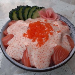 ข้าวหน้าแซลมอนซอสไข่กุ้ง